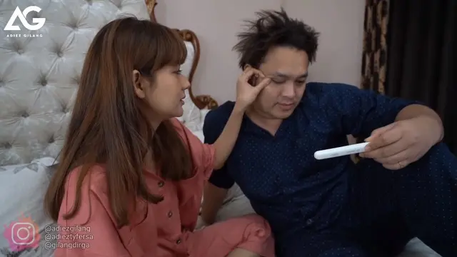 6 Momen Gilang Dirga Diberi Kejutan Oleh Istri yang Kini Positif Hamil