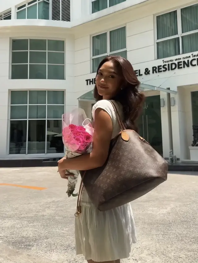 Marion Jola Liburan ke Thailand. [@lalamarionmj]