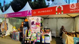 Beberapa kios produk UMKM kriya pada Festival #IniJakarta 2022 di kawasan Kota Tua, Jakarta, Sabtu (17/9/2022). Acara ini merupakan hasil kolaborasi antara JakPreneur dan Dinas Pariwisata dan Ekonomi Kreatif Provinsi DKI Jakarta. (Liputan6.com/Magang/Aida Nuralifa)