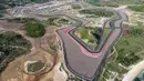 Pertamina Mandalika International Circuit ini terletak di Kuta, Lombok Tengah, Nusa Tenggara Barat. Sirkuit ini memiliki panjang lintasan mencapai 4,3 km dengan 17 tikungan. Sirkuit ini dilengkapi dengan run-off area yang luas sehingga memiliki tingkat keselamatan yang tinggi. Selain trek yang tricky, Sirkuit Mandalika juga memiliki daya tarik lain berupa pemandangan di sekitar sirkuit yang cantik. Beberapa balapan yang sudah digelar sejak 2021 antara lain MotoGP, WSBK, WSSP, dan Asia Talent Cup. (Source: liputan6.com)