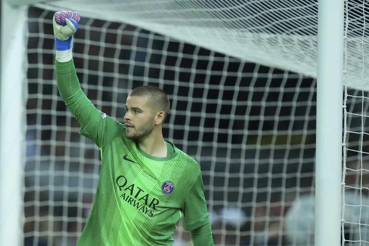 lucas chevalier psg