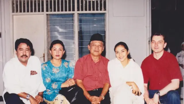 Unggahan Maudy Koesnaedi