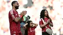 Dalam momen perpisahannya dengan Liverpool, Salah tak mampu membendung air matanya setelah perjalanannya bersama The Reds berakhir saat itu. (AFP/Paul Ellis)