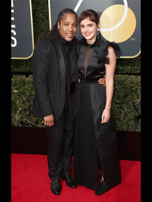 Kalau gaun hitam yang dipakai Emma Watson ini juga terbilang sangat simple. Meski begitu, tetap membuat Emma tampil menggoda karena kecantikannya. (Foto: AFP)