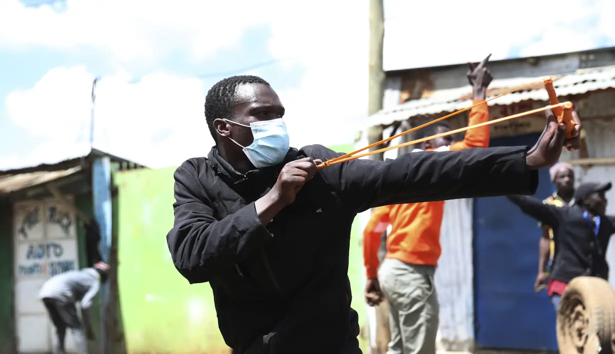 Odinga dan partainya, Koalisi Azimio la Umoja–Satu Kenya juga menyerukan pengunduran diri Presiden William Ruto dengan mengatakan dia tidak terpilih secara sah dalam pemilihan tahun lalu.(AP Photo/Brian Inganga)