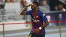 Gelandang Barcelona, Ousmane Dembele, merayakan gol yang dicetak ke gawang Sevilla pada laga Piala Super Spanyol di Stadion Ibn Batouta, Tangiers, Minggu (12/8/2018). Barcelona menang 2-1 atas Sevilla. (AP/Mosa'ab Elshamy)