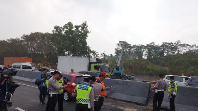 Polda Jabar Lakukan Olah TKP di Tol Cipularang