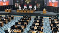 Rano Karno saat membacakan Laporan Keterangan Pertanggungjawaban (LKPJ) Gubernur DKI Jakarta Tahun Anggaran 2025 dalam Rapat Paripurna DPRD DKI Jakarta, Senin (20/4/2026).