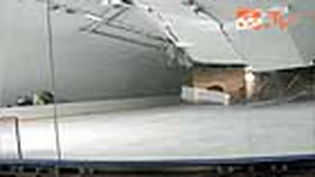 Atap Gedung Ice Skating Roboh Saat Digunakan