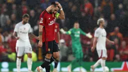 Manchester United yang berlaga di Grup A menderita dua kekalahan dari Bayern Munchen dan Galatasaray. Pada matchday pertama MU yang bertandang ke markas Bayern Munchen (21/9/2023) kalah 3-4. Sementara pada matchday kedua saat menjamu Galatasaray (4/10/2023) Setan Merah kembali menelan kekalahan 2-3. (AFP/Darren Staples)