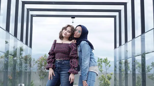 6 Potret Kedekatan Prilly Latuconsina dan Asistennya, Bak Saudara