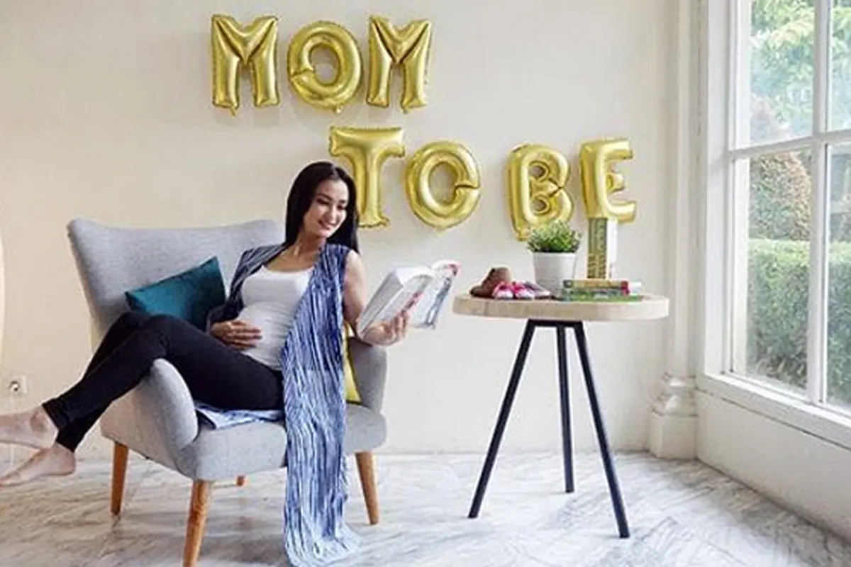 Atiqah Hasiholan