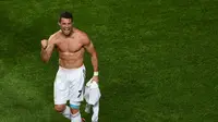  Eksekusi penalti Cristiano Ronaldo di menit 119 menutup pesta Madrid di Estadio da Luz, Lisbon, Portugal, Minggu (25/5/2014) CR7 luapkan kegembiraannya. (AFP PHOTO/FRANCISCO LEONG) 