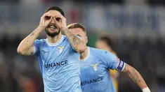 Gelandang Lazio Luis Alberto merayakan gol pembuka timnya yang dicetak ke gawang Sampdoria pada lanjutan Liga Italia pekan ke-24 di Stadio Olimpico, Roma, Italia, pada Selasa (28/2/2023) dini hari WIB. Luis Alberto menjadi pahlawan kemenangan Lazio ketika menjamu Sampdoria. (AP Photo/Andrew Medichini)