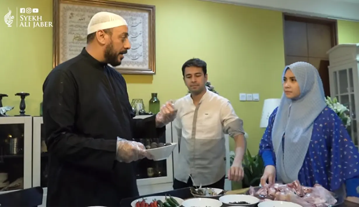 Syeh Ali Jaber Masak bareng Raffi Ahmad dan Nagita Slavina (Youtube/Syekh Ali Jaber)
