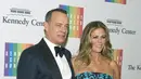 ‘Tak tersentuh’, begitu salah satu ungkapan Tom Hanks untuk menggambarkan pernikahannya. Hebatnya 27 tahun pernikahan tentunya karena mereka saling memiliki keyaninan, hal tersebut yang menyatukan mereka hingga kini. (Bintang/EPA)