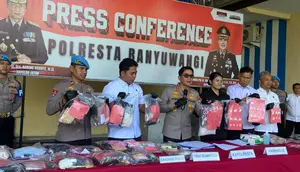 Dua Bule Rusia Isap Ganja di Alas Purwo