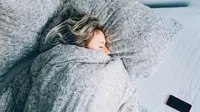 Menurut beberapa peneliti, wanita membutuhkan lebih banyak waktu untuk tidur ketimbang pria, benarkah ini? Apa alasannya? Simak di sini.