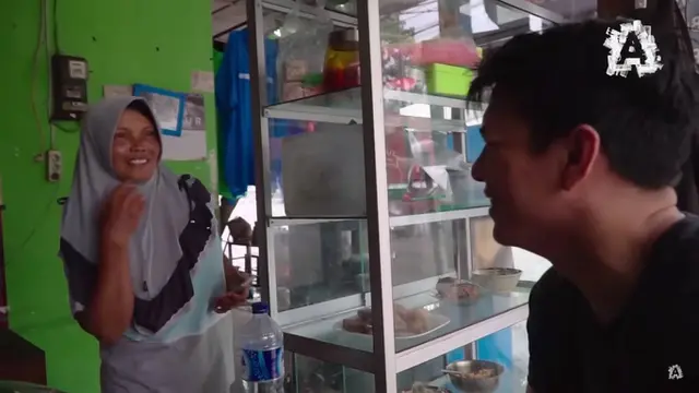 7 Momen Ariel Noah Ngopi di Warung Pinggir Jalan yang Tuai Banyak Sorotan