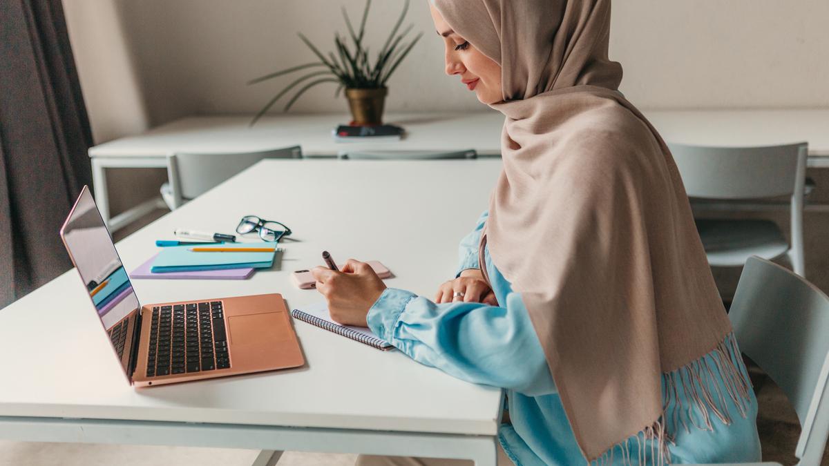 10 Ide Usaha Sampingan untuk Karyawan Usia 25 Tahun dengan Waktu Terbatas Setelah Pulang Kerja