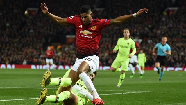 Laga Ketat Warnai Kemenangan Barcelona Atas Manchester United