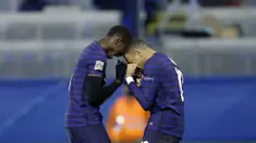 Pemain Prancis Kylian Mbappe (kanan) merayakan dengan Paul Pogba setelah mencetak gol ke gawang Kroasia pada pertandingan UEFA Nations League di Stadion Maksimir, Zagreb, Kroasia, Rabu (14/10/2020. Prancis menang dengan skor 2-1. (AP Photo/Darko Bandic)