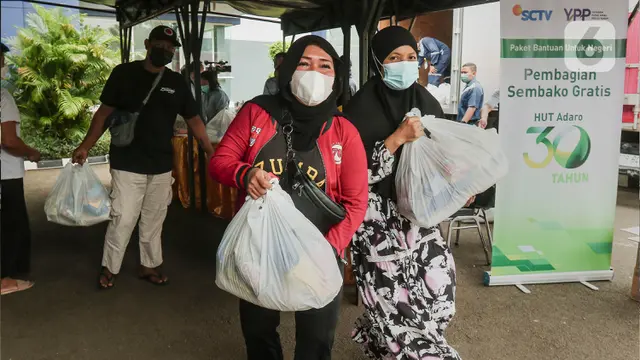Rayakan HUT Ke-30, Adaro Bagikan Ribuan Paket Sembako ke Masyarakat Indonesia