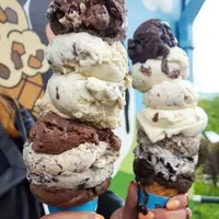 Jika satu sekop es krim belum cukup membuat kamu puas, maka es krim yang satu ini pastinya akan membuat kamu puas. (Foto: Instagram/@foodbeast)