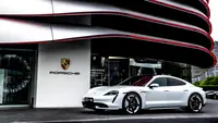 Dealer Tutup Mendadak di China, Porsche Siapkan Skema Perlindungan Konsumen