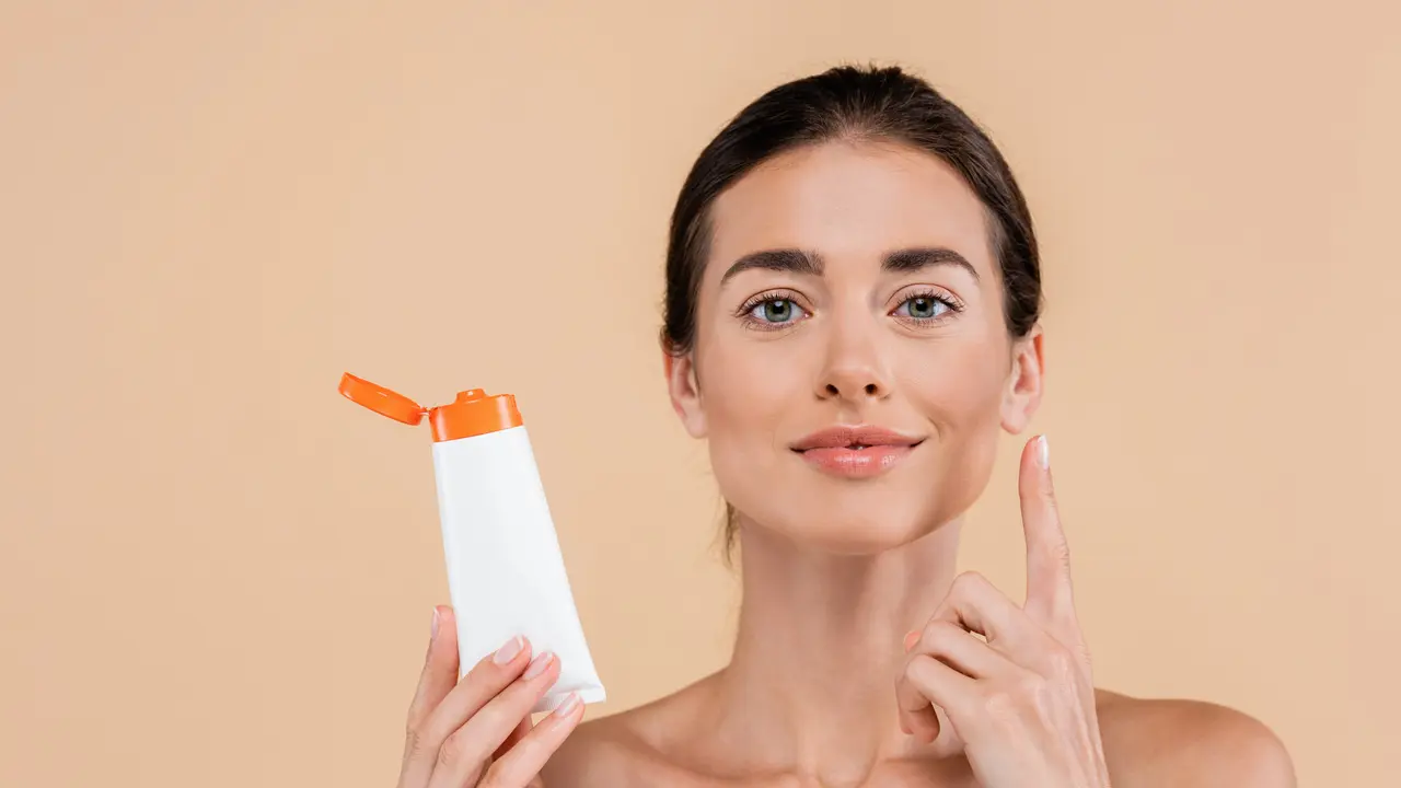 Bye Whitecast! Begini Trik Mengaplikasikan Tone Up Sunscreen yang Tepat agar Penampilan Makin Flawless
