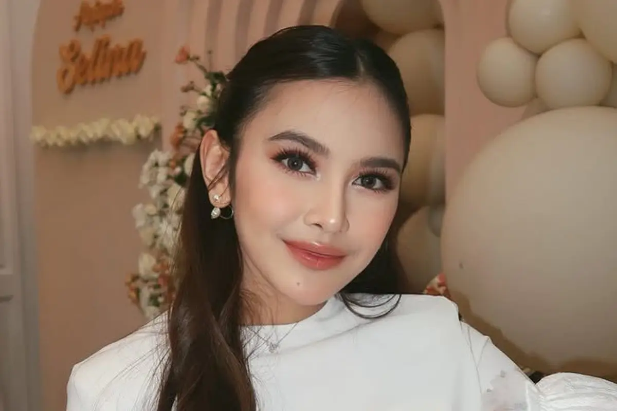 Tampilan Mahalini saat aqiqah putrinya
