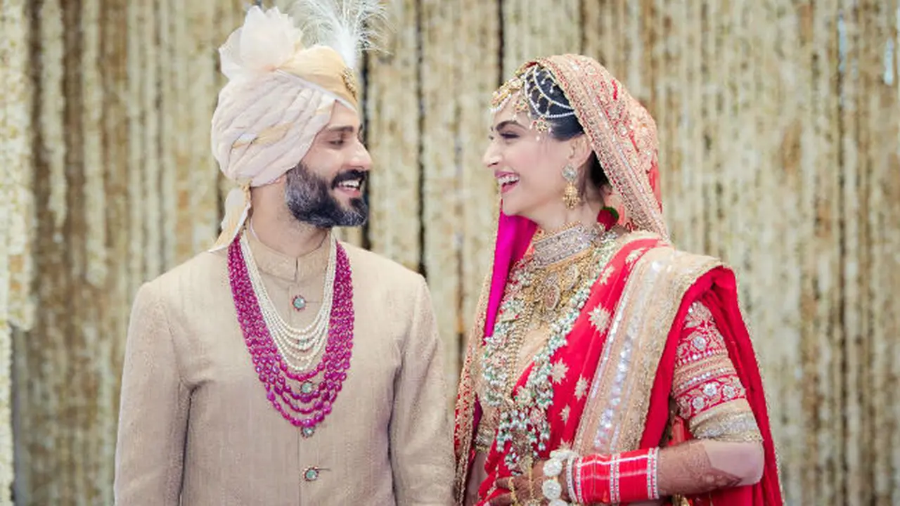 [Bintang] Digelar Sederhana, Sonam Kapoor Resmi Menikah