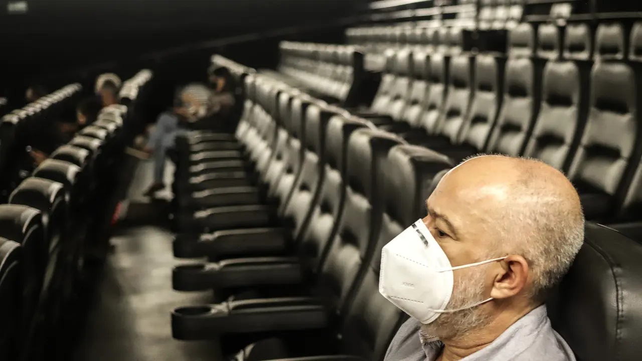 Kasus COVID-19 Turun, Brasil Izinkan Bioskop Kembali Dibuka