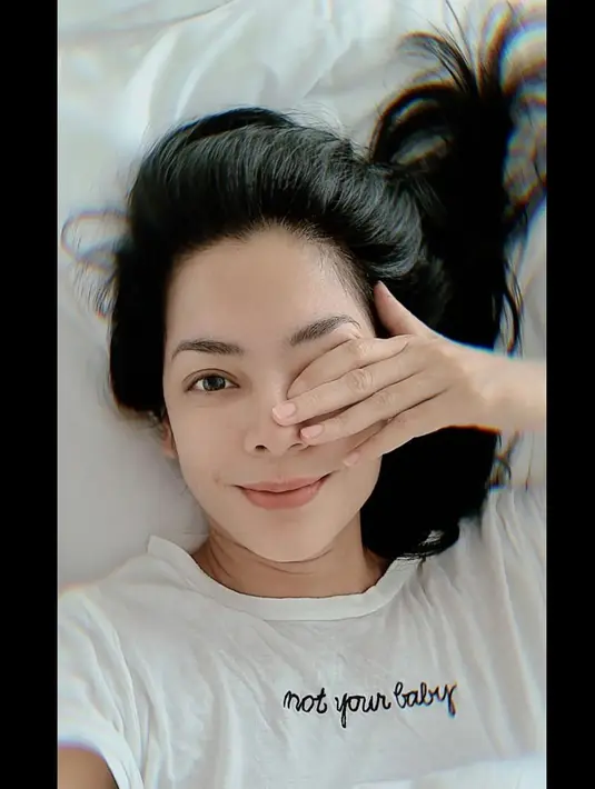 <p>Melalui foto-foto yang dibagikan di Instagram, Lulu Tobing kerap tampil natural tanpa makeup berlebih. (Foto: instagram.com/@lutob)</p>