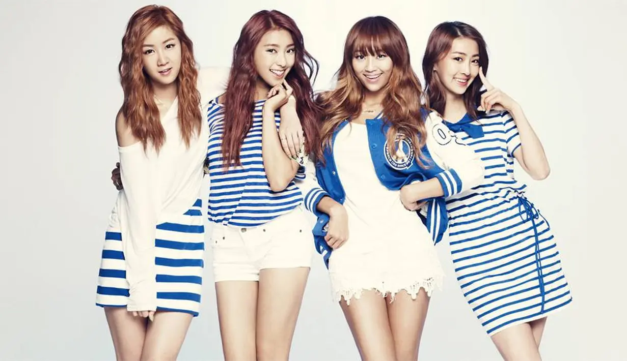 Mereka harus punya bentuk badan yang langsing, punya kaki jenjang, dan berkulit putih. Tak hanya itu, mereka juga dituntut untuk jago menyanyi dan dance. (Foto: allkpop.com)