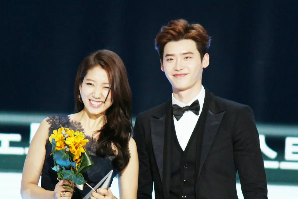 [Bintang] Park Shin Hye dan Lee Jong Suk