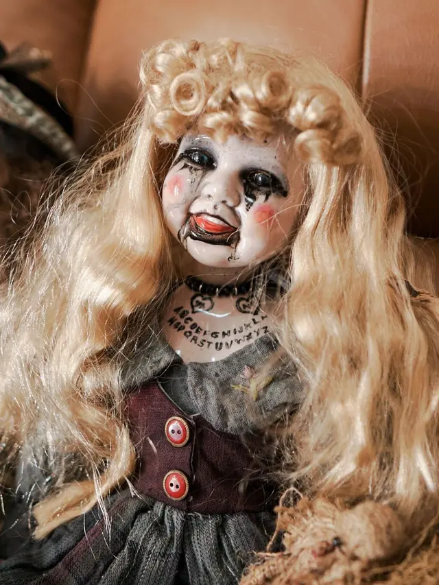 6 Potret Koleksi Boneka Bayi Wendy Walters, Anna Paling Bikin Merinding