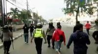Warga Penjaringan menolak kedatangan Ahok ke tempat peresmian RPTRA. Sementara itu, badai tornado terjang wilayah Midwest, Amerika Serikat.
