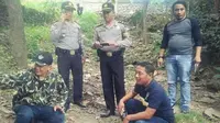 Sekitar 24 granat nanas ditemukan warga Tegal yang berharap menemukan emas batangan. (Liputan6.com/Fajar Eko Nugroho)