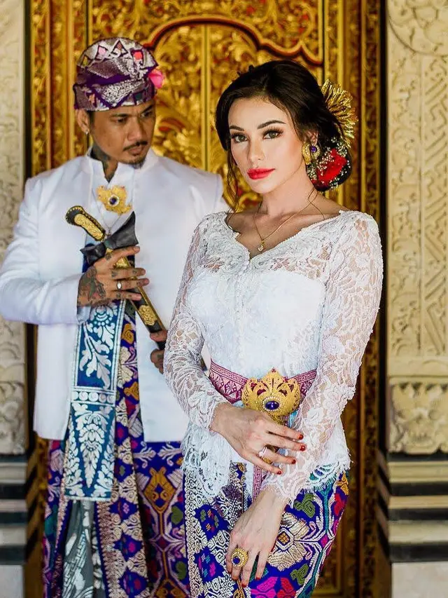6 Potret Kompak Jerinx SID dan Nora Alexandra Pakai Baju Senada, Serasi