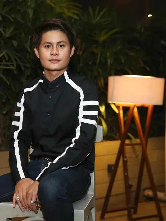 "Nah banyak tuh di Instagram yang komentar gitu ke saya. Tapi demi Allah saya nggak begitu. Saya benar-benar mau masuk Islam," tegasnya. (Bambang E. Ros/Bintang.com)