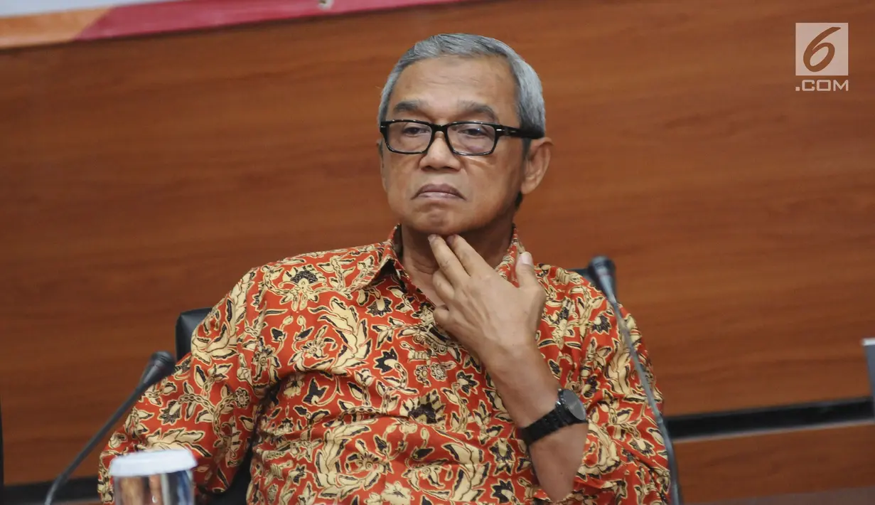 Mantan pimpinan KPK, M Busyro Muqoddas saat menghadiri penyuluhan kepada peserta Diklat & Sertfikasi Penyuliuh Antikorupsi di Gedung KPK, Jakarta, Senin (27/11). Acara tersebut diikuti dari berbagai instansi. (Liputan6.com/Helmi Fithriansyah)