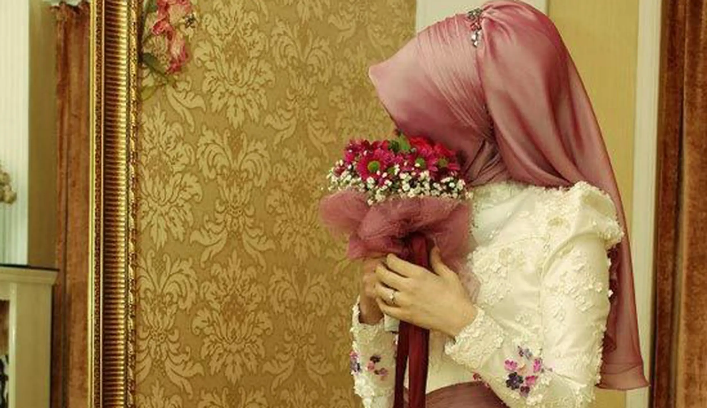 13 Inspirasi Gaun Pernikahan Cantik dengan Hijab - Photo Fimela.com