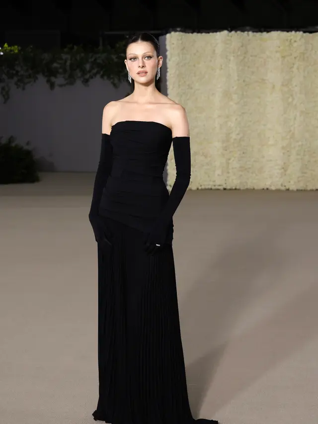 Potret Serasi Brooklyn Beckham-Nicola Peltz di Academy Museum Gala, Kalahkan Joe Jonas-Sophie Turner dan Clooney Couple