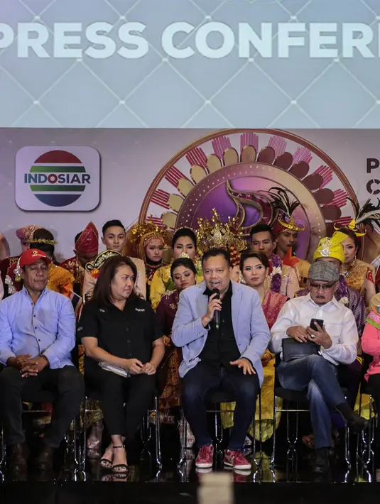 VP Programming Indosiar, Ekin Gabriel Surbakty memberi keterangan dalam press conference Dangdut Academy Asia 4 di Jakarta, Kamis (18/10). Enam negara Asia akan mengikuti Dangdut Academy Asia 4. (Liputan6.com/Faizal Fanani)