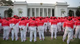 Ratusan atlet Indonesia yang akan bertanding di SEA Games XXVIII Singapura berkumpul di Istana Negara, Jakarta, Selasa (26/5/2015), Presiden Jokowi akan melepas keberangkatan mereka. (Liputan6.com/Faizal Fanani)