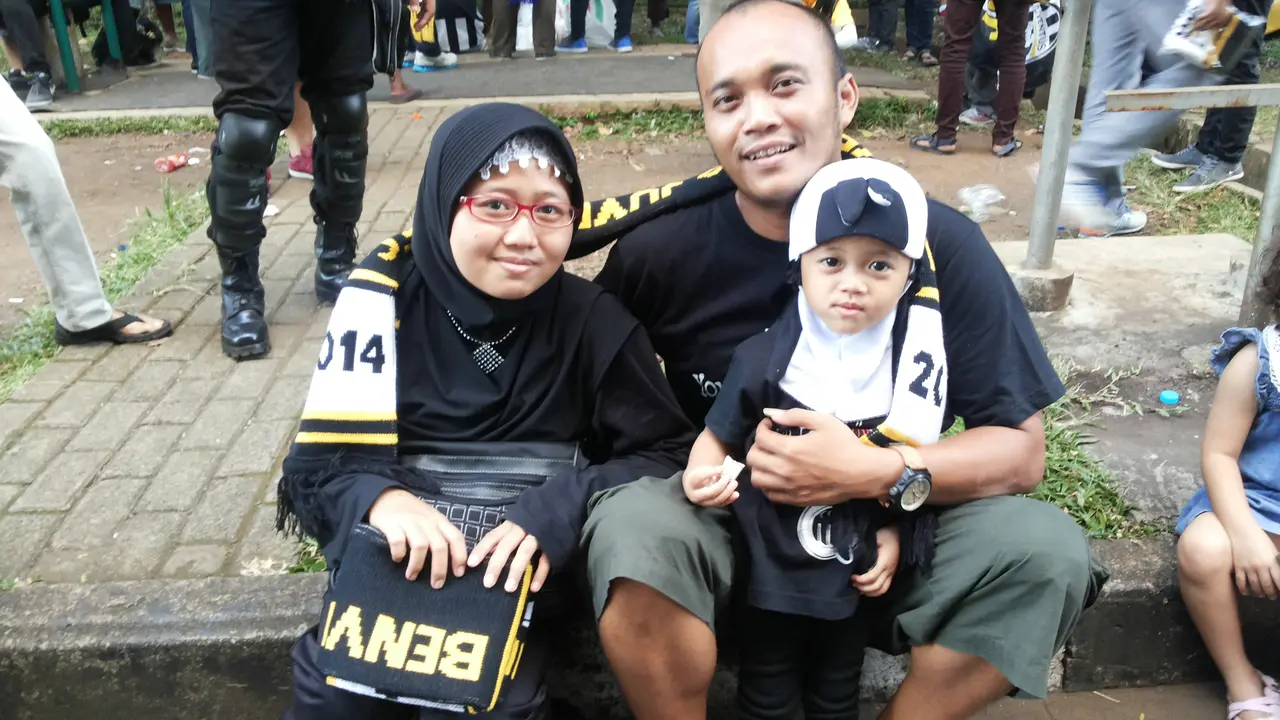 Bayu Kurniawan dan keluarga