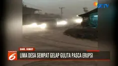 Erupsi Gunung Sinabung membuat sebagian warga kembali meninggalkan desanya untuk mengungsi. Namun, sore tadi ada mereka yang kembali ke rumah untuk membersihkan lahan pertanian.