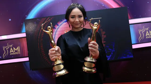 [Bintang] 	Gita Gutawa