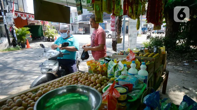 Semangat Pedagang Warung Sembako di Tengah Pandemi